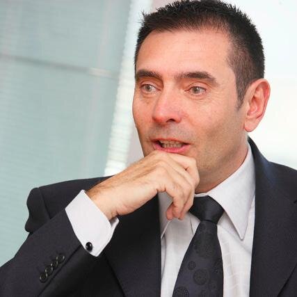 Profesor, comunicador y marketiniano. Disfrutando de la vida sin más ataduras que las del corazón. Amante de la libertad y azote de demagogos. 23-F-63