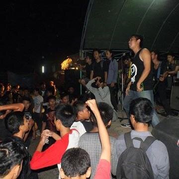 Post hardcore band since 2014 line up dimasmarshal -scream, bimasuratman -6string, febifahlewi -4string & voc, miziahmad -synthzer, aditdita -drummer,