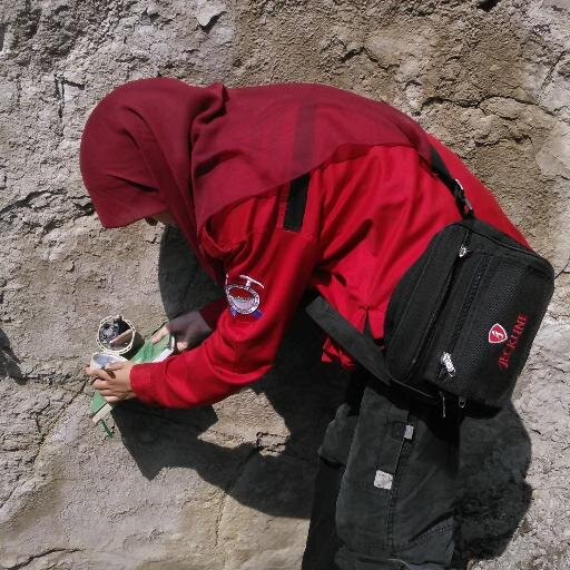 Teknik Geologi 12 || Muslim || Al quran,Earth,Cat || Outcrops,Hammer,Compass,Rock || Bangka-Undip