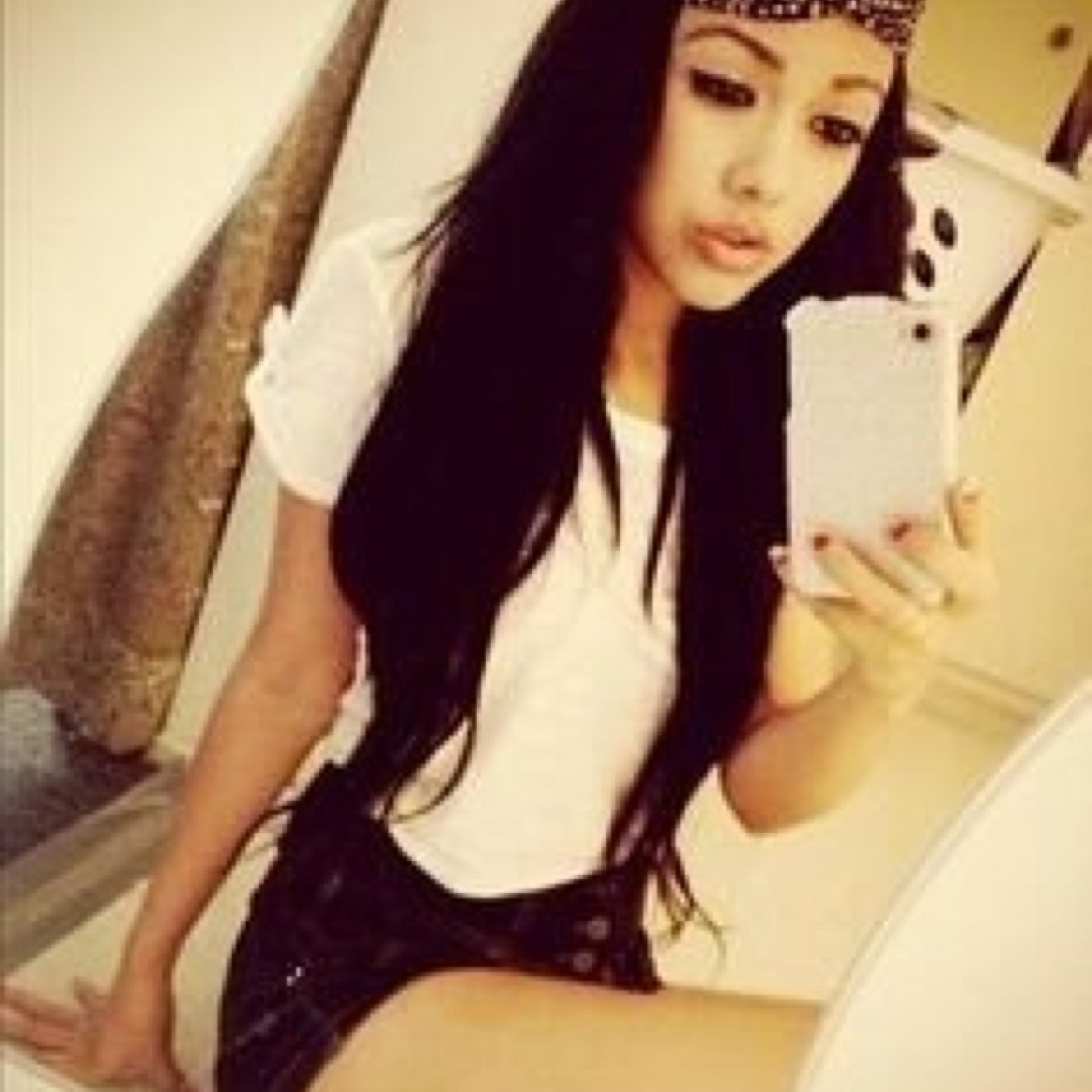 LDN chick. keep it real or stay the fxck away #bisexual