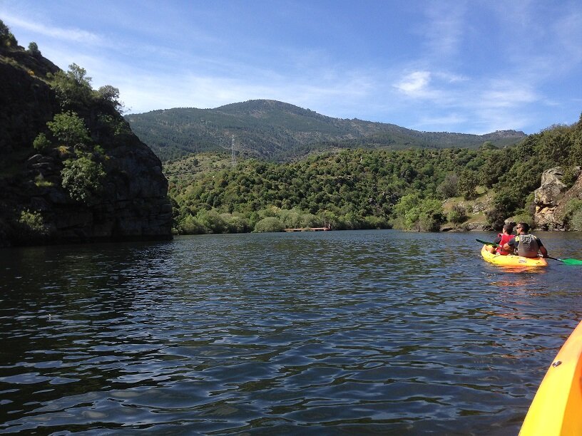TURISMO ACTIVO, DIVERSIÓN, OCIO , ALQUILER DE PIRAGUAS, HIDROPEDALES Y BARCOS DE VELA. RUTAS EN PIRAGUA. #piraguas #naturaleza #vela #sierradegredos