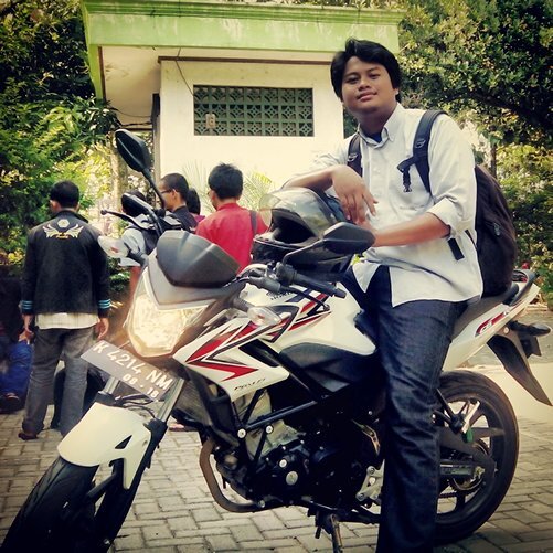 DisignPreneur, masih nyoba ngomik, lagi ngejar lulus. #akucintaundip