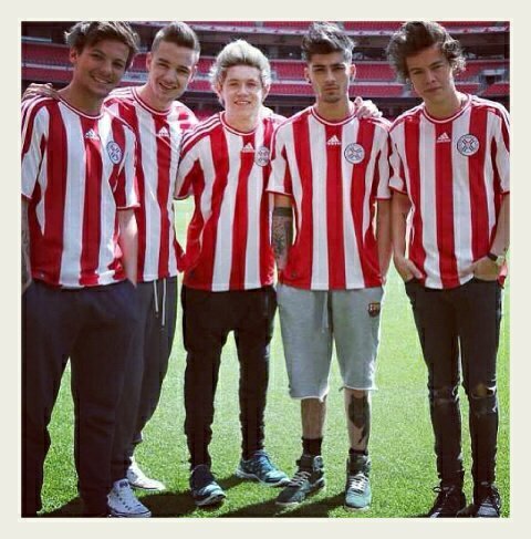 I live for One Direction and 5SOS xx ⇨Directioner⇦ ツ