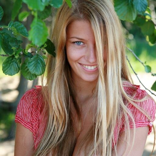 Follow me if you love hot girls.
