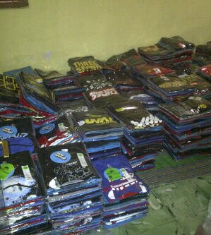 Grosir Baju Distro. Kualitas Terjamin. Minat PM aja guys. PIN by request(SMS)