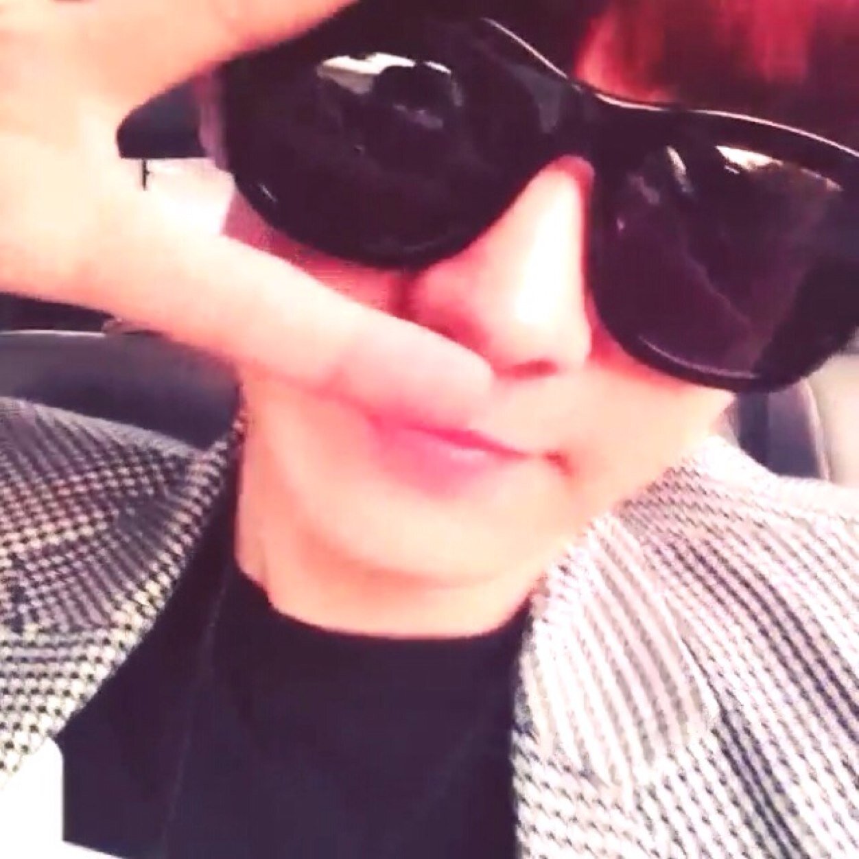 중독 : ฟอลฟรี ฟอลกลับแอคนี้ @ChakkieBaek แทนนะ ขอบคุณคับ