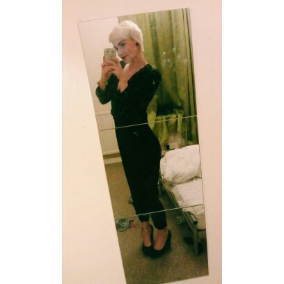 erinelliottx's profile picture. Everything is going wrong but we're so happy.