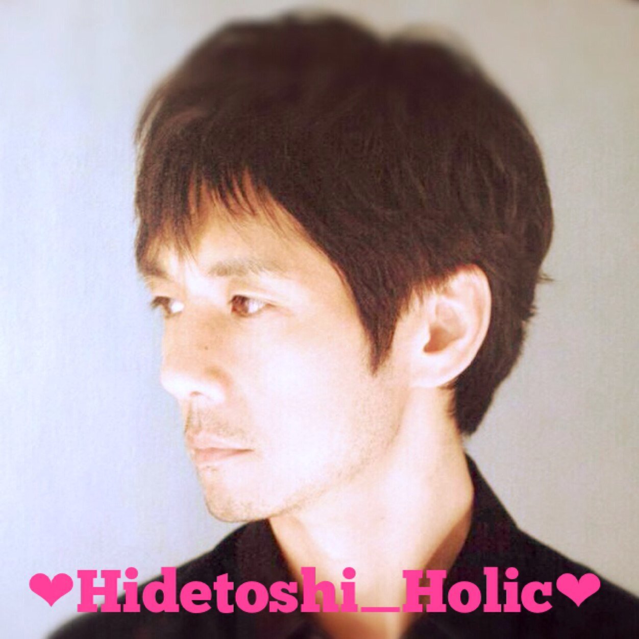 Hidetoshi_Holic's profile picture. 「ダブルフェイス」からの（隠れ）にしじファンが、ついにカミングアウト✨西島秀俊さん専用アカを作っちゃった。彼の横顔、クシャクシャになる笑顔、太〜い腕、お声と、映画についてだけは饒舌な、あの性格に魅了されっぱなし💜 西島クラスタ