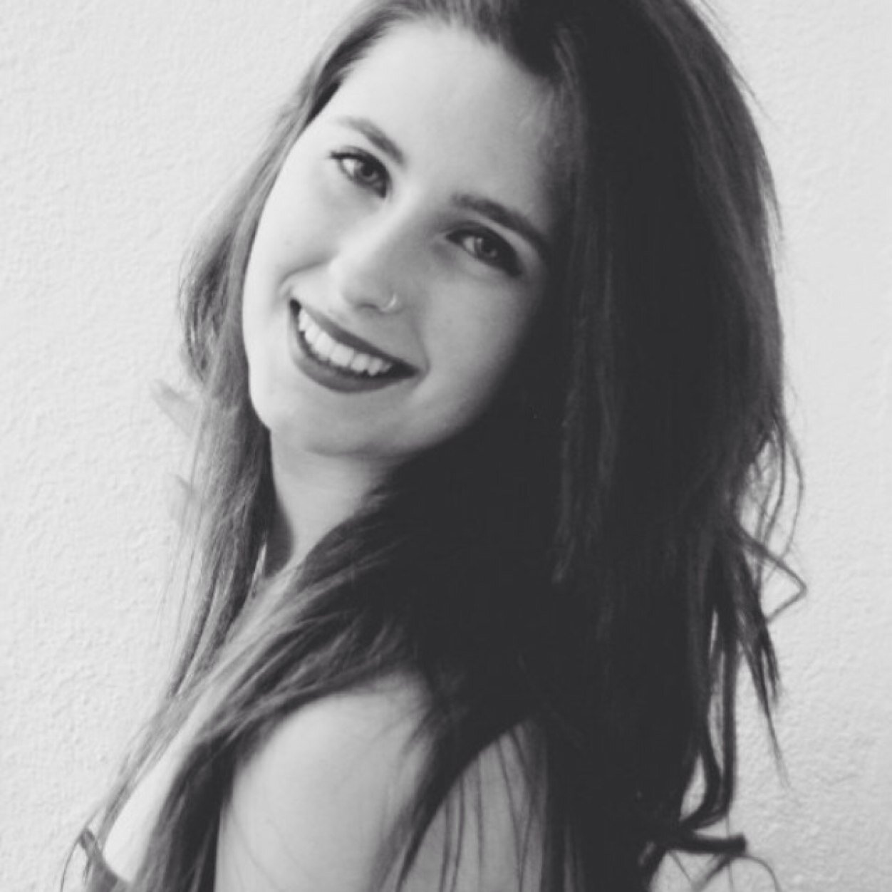 - yo tampoco sé vivir, estoy improvisando, pues cada uno tiene que ir tirando a su manera -. Estudiante de diseño de moda en Burgos.