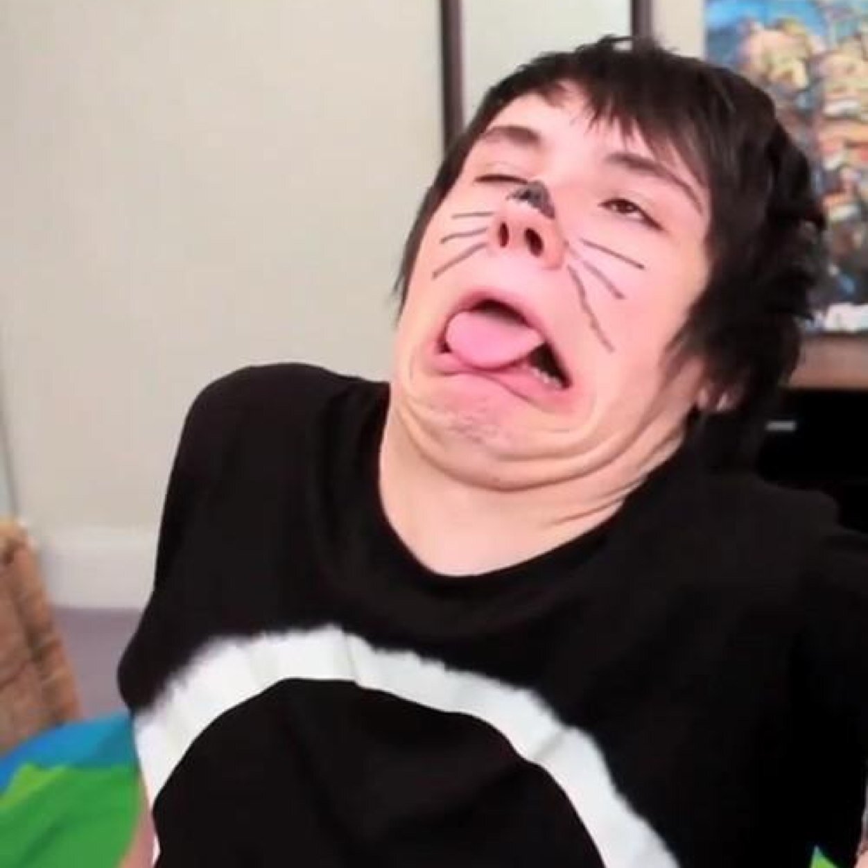 free follow from @fuentesphan because ily x