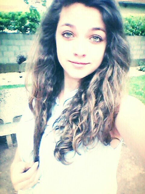 Ne pense pas que je pourrais t'oublier, mon coeur peux cesser de battre mais pas de t'aimer.