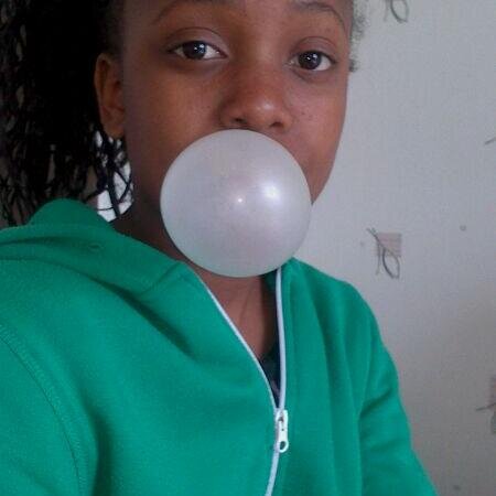 #Alicia       Follow me -- Follow back de suite *.*   Biiisoux de Mwaa