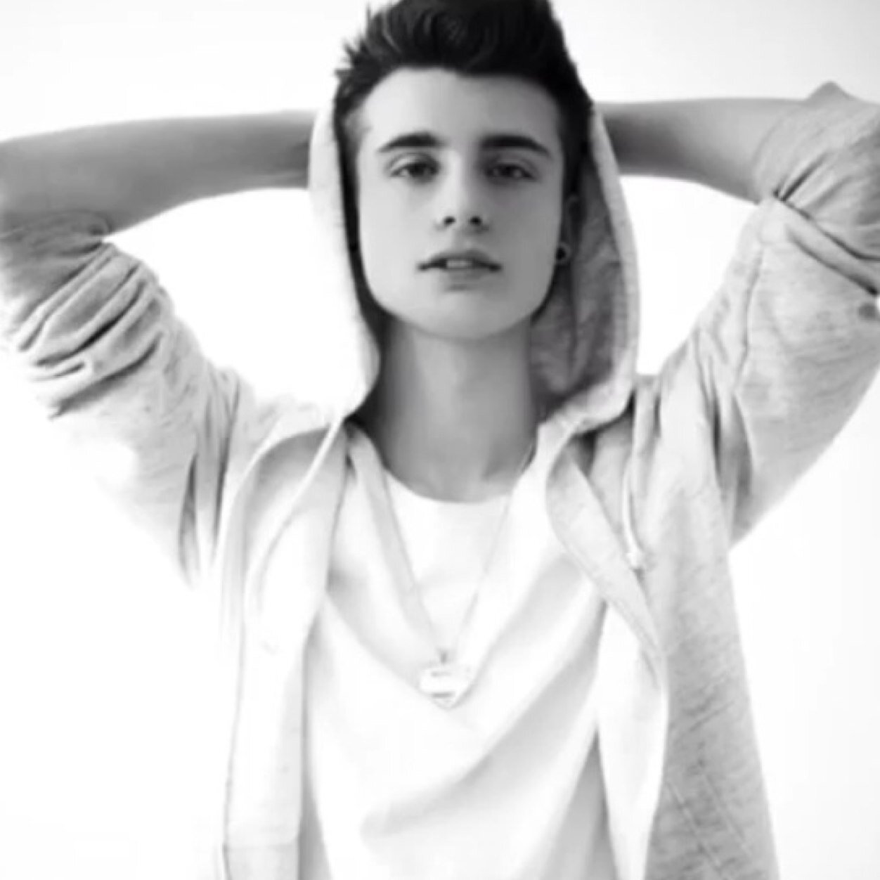 ThatChristianRP's profile picture. I was born to make mistakes, not to fake perfection.