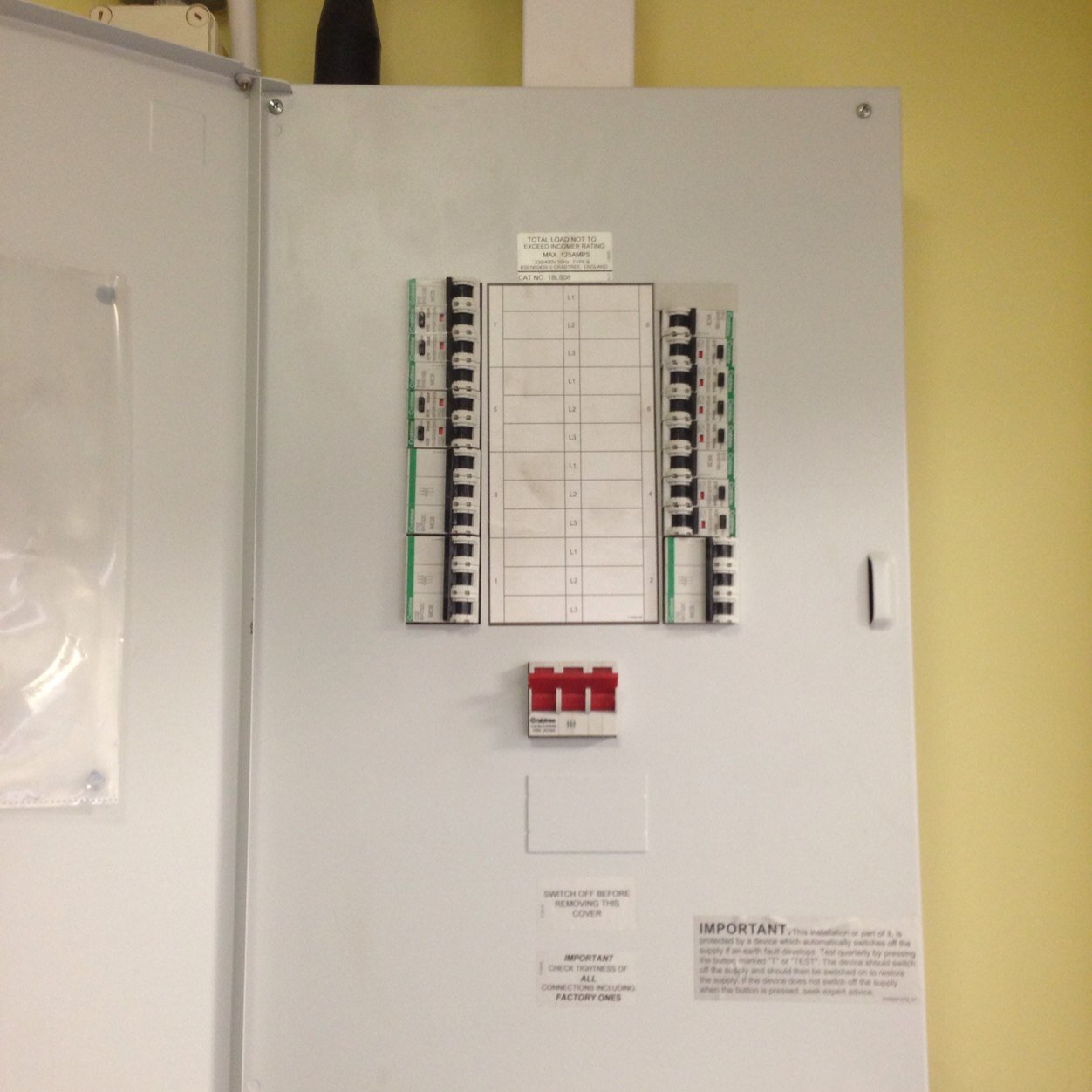 18th edition electrician offering fully comprehensive electrical works. Domestic, commercial and industrial installers. TEL: 07794536627