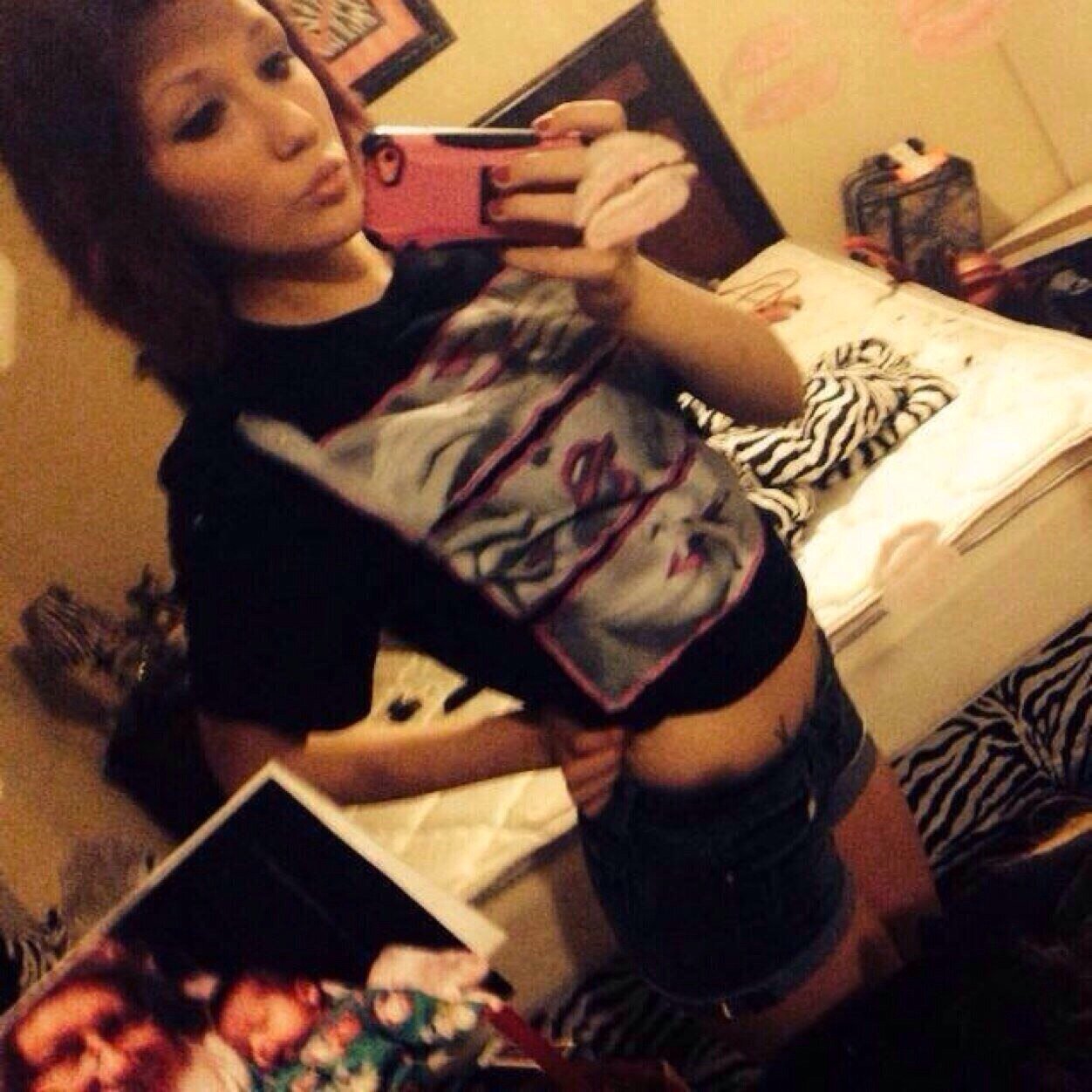 I ❤️ weed. Im 16 years old. Yes im done with that got hit by a shovel.
SECOND ACCOUNT!