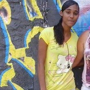 ♥♥ beyoncé ♥♥ tenho 17 anos sou timida,simpatica,legal, educada.... sou bissexual, e foda-se o seu preconceito 凸 (￣ -￣)凸