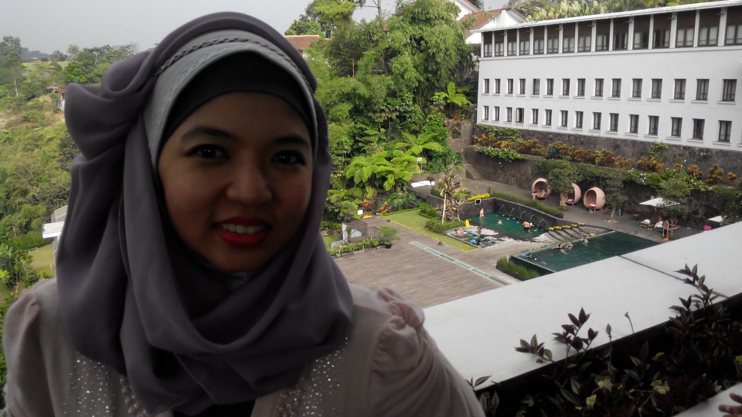 emakkidal's profile picture. Aksara diatas meja makan