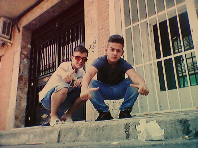 dos chavales de 14 y 15 añoss empezandoo en el mundoo del R.A.P