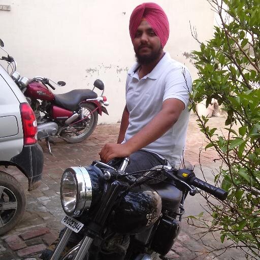ਹਥ ਕਾਰ ਵੱਲ ਦਿਲ ਕਰਤਾਰ ਵੱਲ(mind in my own business,loves God)