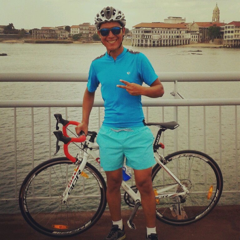 I´M HAPPY -
IO SONO FELICE - SOY FELIZ (panamense)