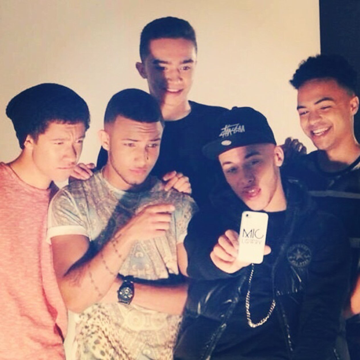 Dont Follow, just please follow up & coming UK Boyband @WeAreMicLowry & @Akiajonesoffic They're going to be huge! This is a free follow so follow them please x