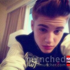 i am a big fan of Justin bieber /Selena Gomez,Austin mahone and many others follow me i follow back #swag