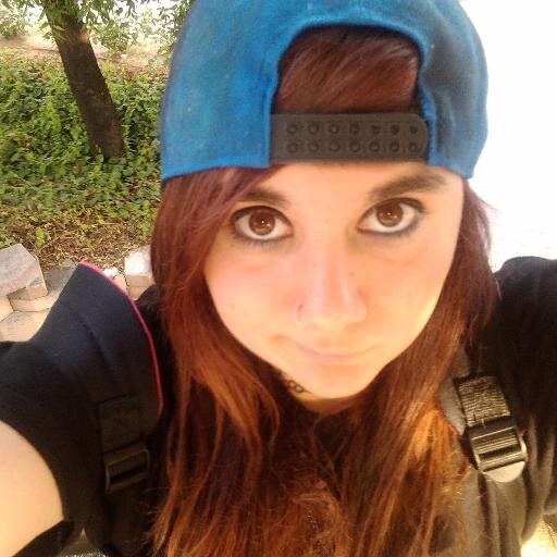*sobre ruedas* ·videojuegos=DROJAS·otaku de kokoro·dibujo como forma de vida·capturar momentos en imágenes·ponerme los cascos y aislarme·Walking Disaster