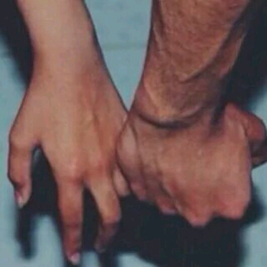 ‏‏‏‏ انا بليا حب مبدع وحســــاسمابه جريمه شعر إلا أرتكبــــھاوالله لو عندي حبيب مثـل ھالناس لأ كـتب قصايد محدٍ والله كـتبــــھا