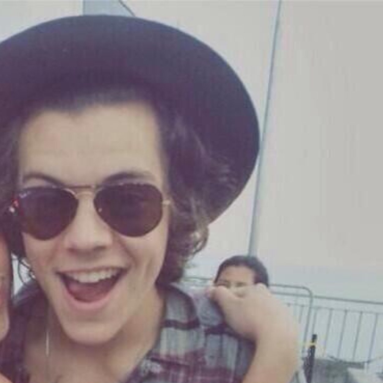 This is just a free follow :) Follow @irwinmalikpubes
