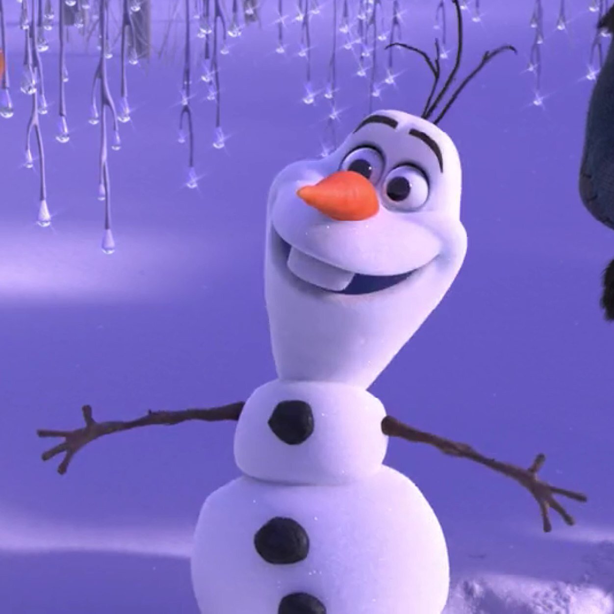 KaewtaH's profile picture. Hey I'm Olaf and I like warm hugs !