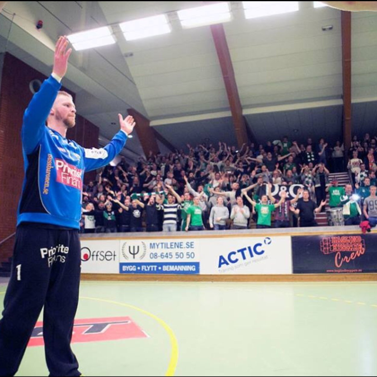 Svezze's profile picture. Handbollsspelande sjuksköterska som känner på proffslivet i Lissabon.