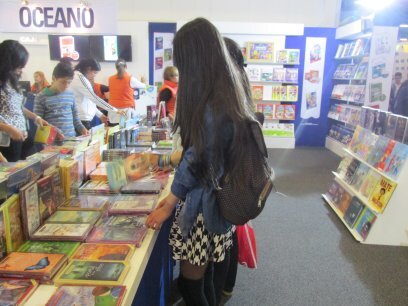 Procrastino, leo libros y lleno hojas con furia.