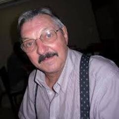 De tudo um muito: Poeta, Jornalista, Publicitário, Professor Universitário, Escritor, Cineasta, Ator e Diretor de Teatro. Paulo Leminski/1984