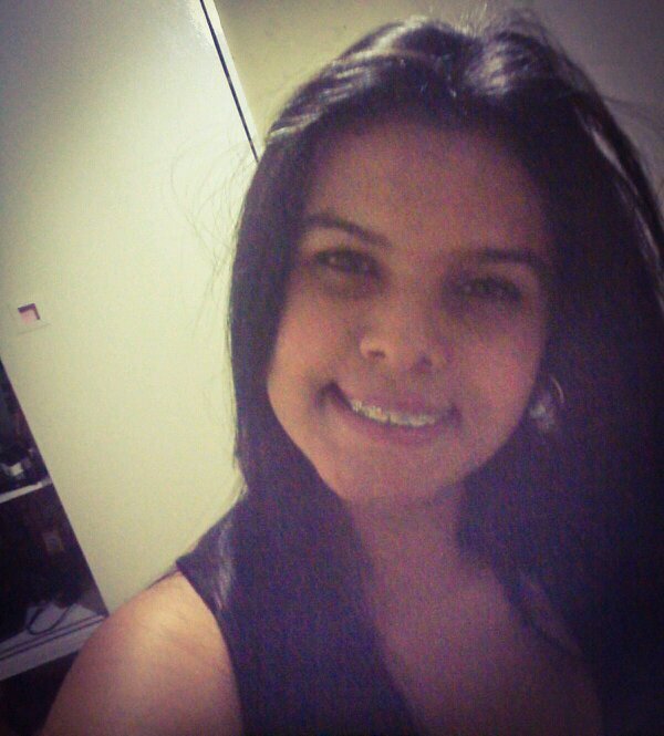 sou atriz;nas oras vagas vou ao teatro e essa sou eu beijos para todos que me segue.