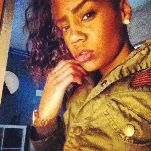 Insta ; KroellieBoellie_ ,