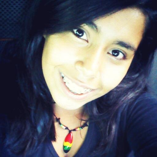 sou louca,chata,idiota,mais á cima de tudo sou feliz,amo muito minhas amigas odeio falsidade,pessoas metidas...Gosta de mim quem quer,nn obrigo ngm a gostar...