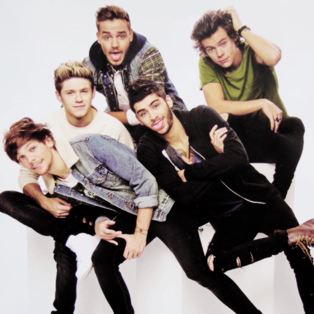 FREEFOLLOWWWWWG's profile picture. Hiii its @twopaperplanes please go and watch my youtube video of the boys http://t.co/nd662W5ICs it would mean a lot subscribe!! love you