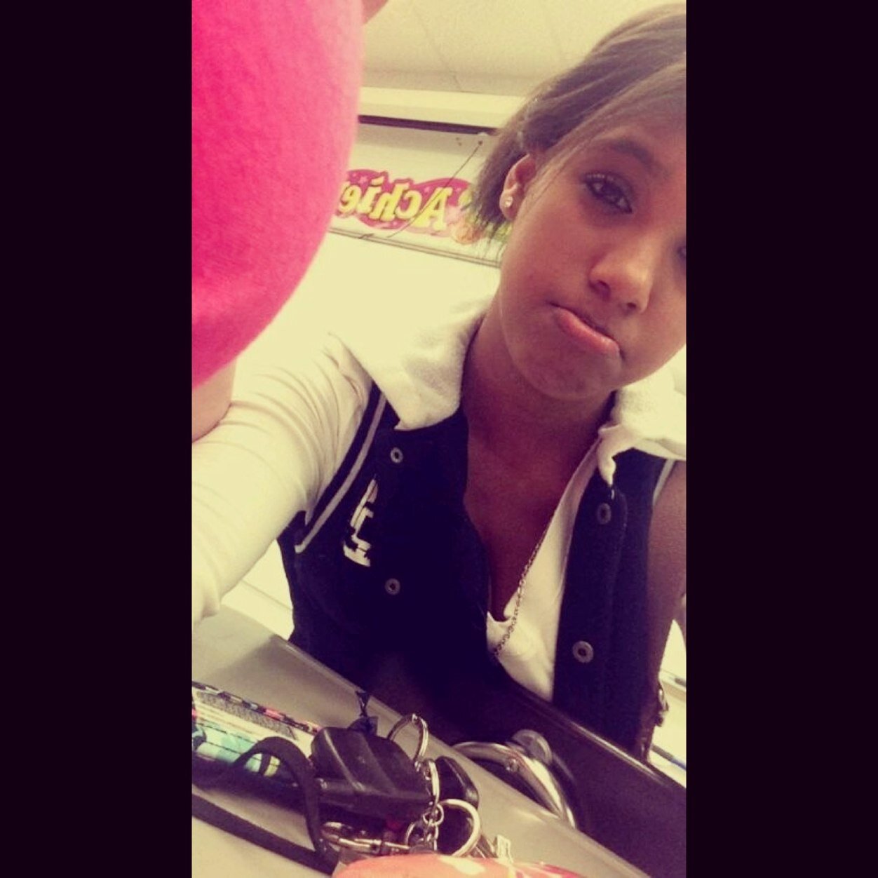 Ig; kinleyysavannaa // singleee  // kik; ksavannaa // stoner.  // snapchat; kinleysavanna1
