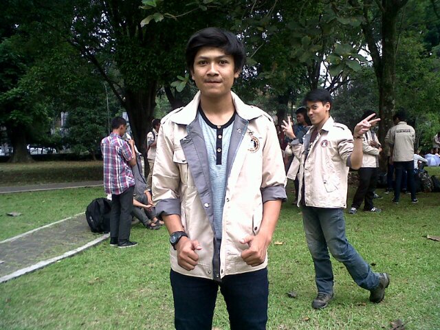 SD 1 Wirogunan, SMP 1 Banyudono, SMA 4 SOLO, Teknik Geologi ITB 2013. Keep pray and work hard o:)