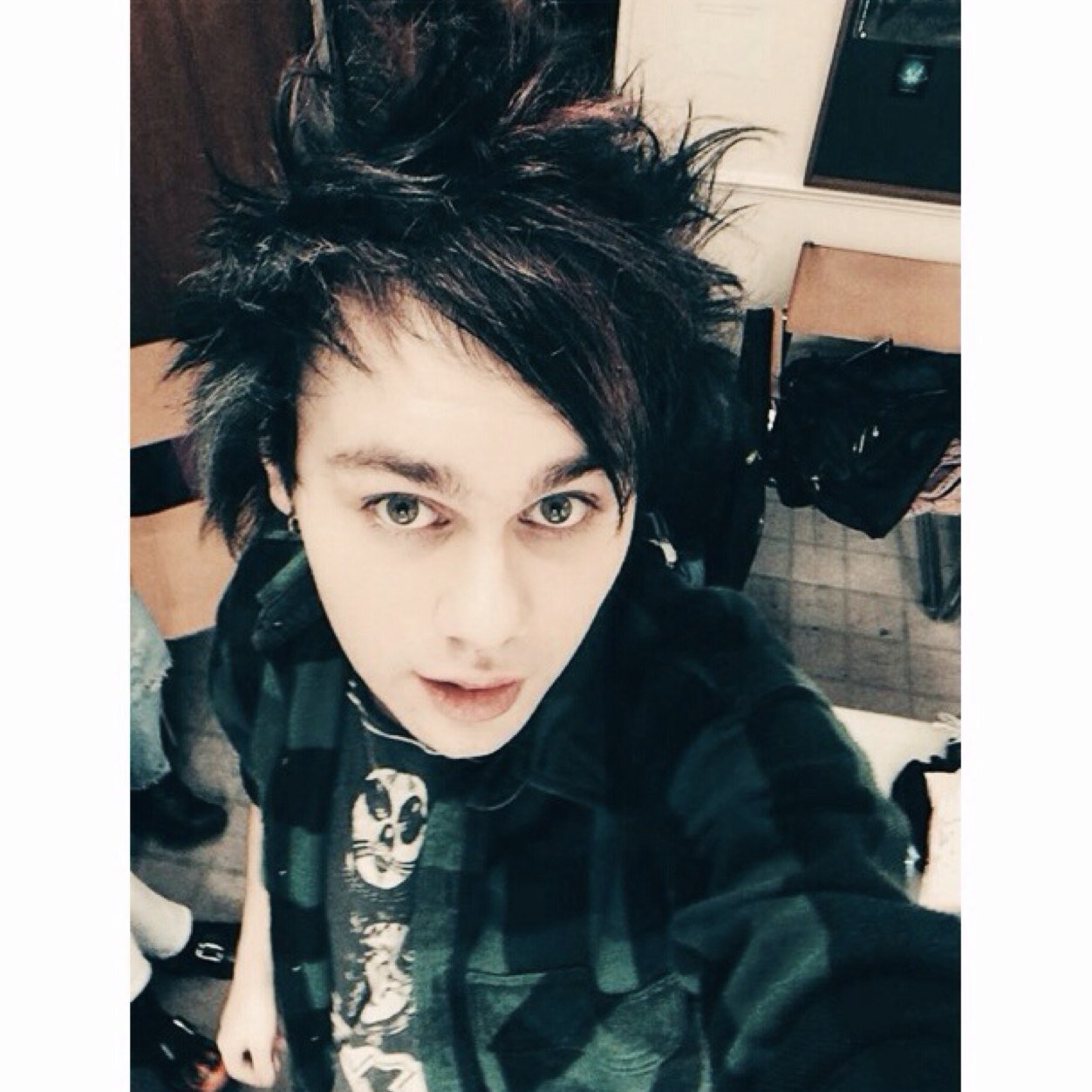 ♡ free follow ~ @panicatheluke ♡