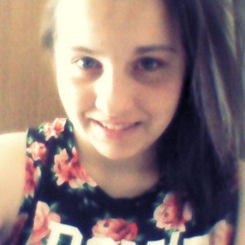 Wewik1's profile picture. My name is Veronica I am 14 years old and I live in Slovakia .. on Twitter, I would be found in the cool people .. I love comic book heroes, Nutella, hockey