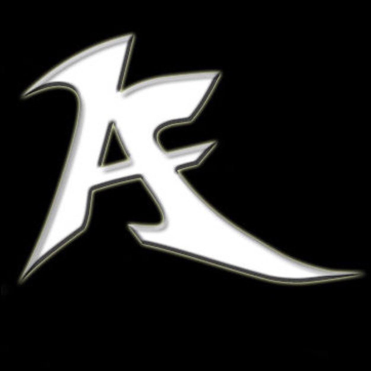 Im a sniper on Xbox who is a hybrid of feeding and trickshoting.