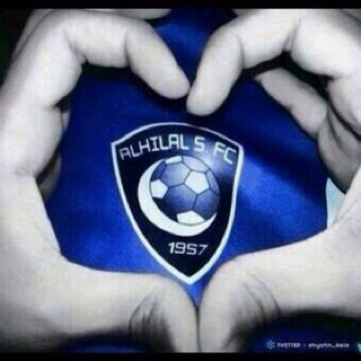 الهوى شرقي وقلبي هاوي الشرقية . لا احب غير الهلال و الشرقية و ريال مدريد بمعنى . (#عنصريون_واشربو_من_البحر)