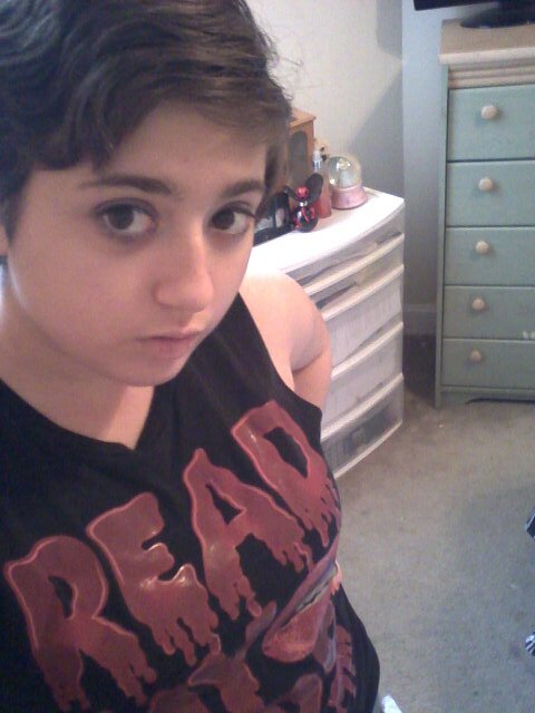 i like boys,food,hot teachers,johnnyDepp,nice people,having fun(nice clean legal fun WINK WINK yeah right if u not bout doing before thinking gets out my face