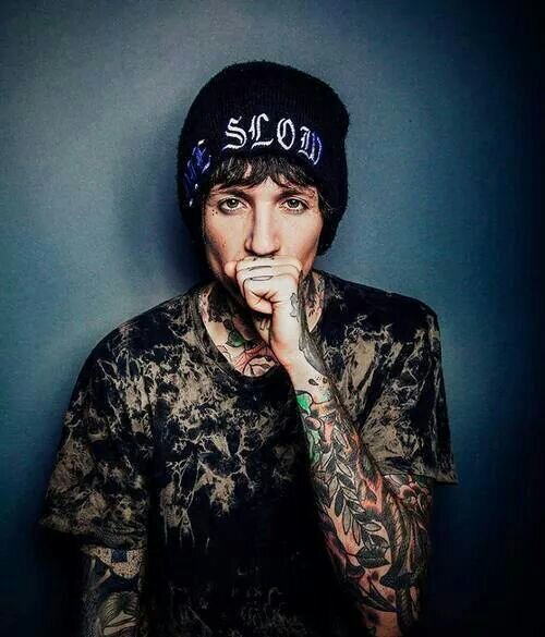 OfficialOliFans's profile picture. Attention all Oli Sykes fans! Welcome to our official fan account. Follow our main accounts @defiNOTely (R○) and @helloevedude too!:D happy fangirling(: