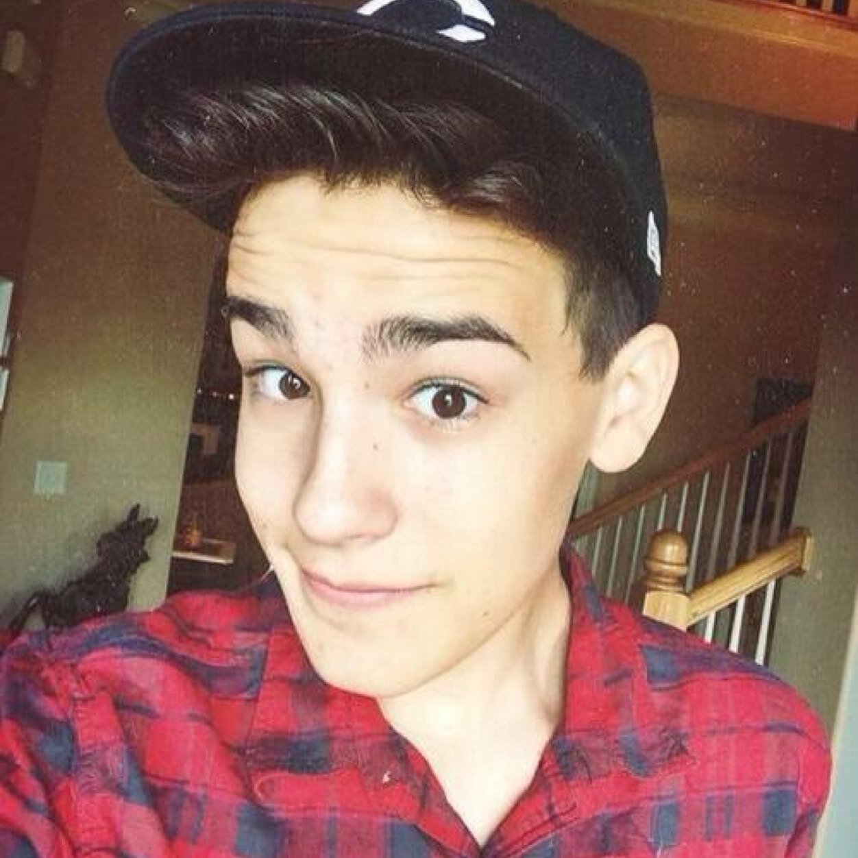 follow @wtfwhiteside because she just gave you a free follow:)