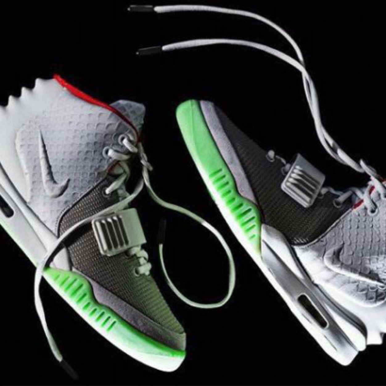 Bringing you the best looking and most exclusive kicks on twitter!
