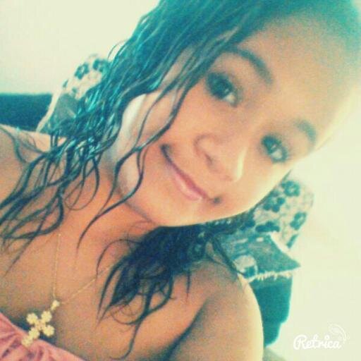 IngridXastres's profile picture. A menina que usava o all star
tradicionall e uma bermuda brega,
mais que hoje solta seus cabelos e
desfila pra causar inveja. :
Twittando 4ever! :X