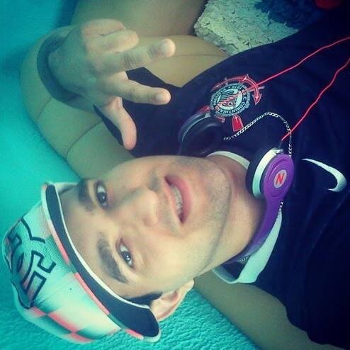 Sou um cara que vive na cidade de Caratinga MG, que joga no XV de Novembro da Lajinha .Sou o cara da Camisa 7.#ousadiaealegria #Corinthians