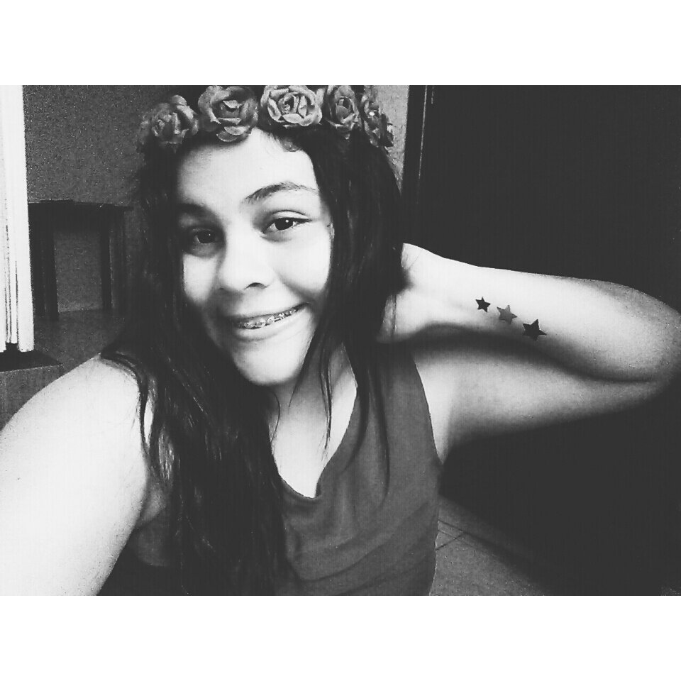 14.Vida es eso que pasa entra un buen amor, un buen libro, un buen café y mucha, mucha mierda.@Harry_Styles and @NiallOfficial are my life. ¡ONEDIRECTION!